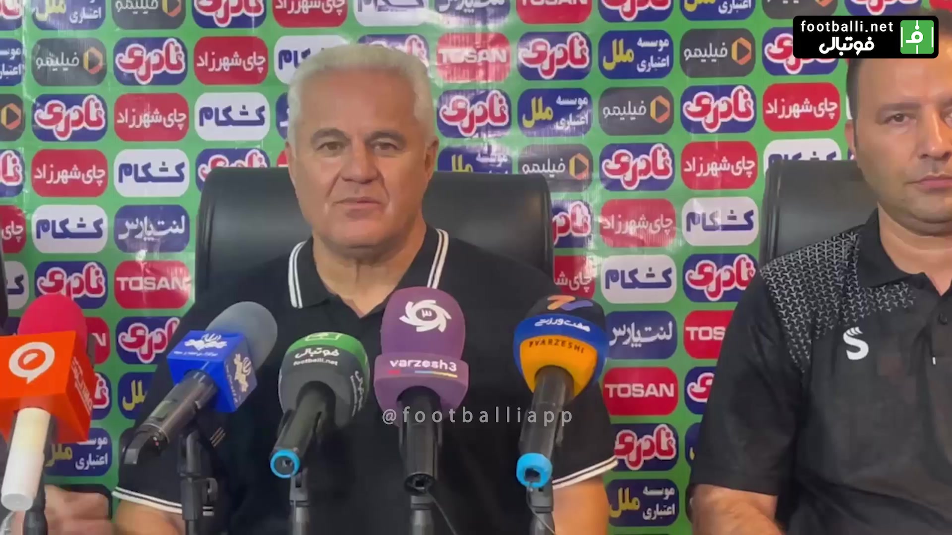 فرشاد پیوس: قول می دهم این تیم را هم در لیگ نگه دارم