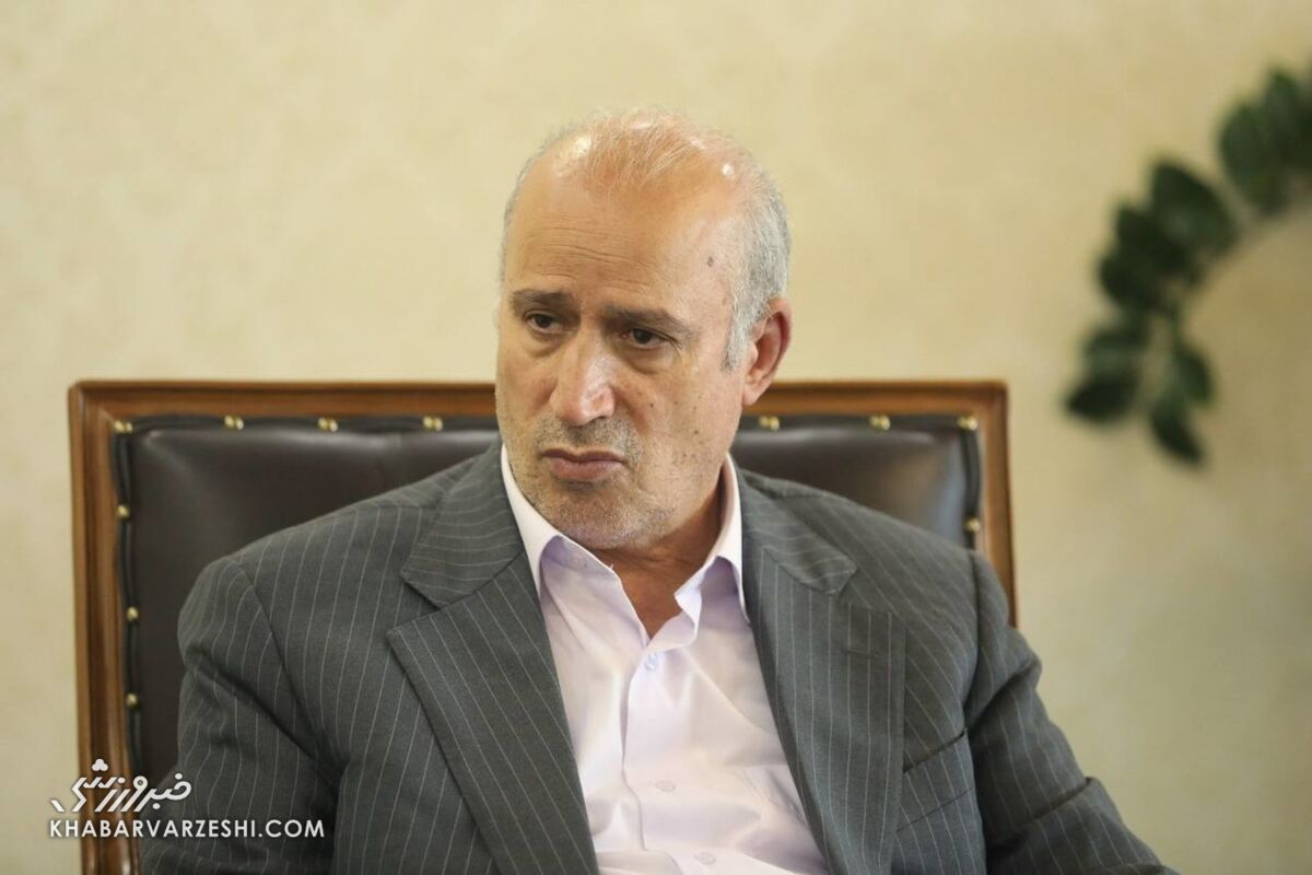 ویدیو| تاج در پاسخ به خبرنگار صداوسیما در تجمع شبانه: حق پخش پرداخت شد!