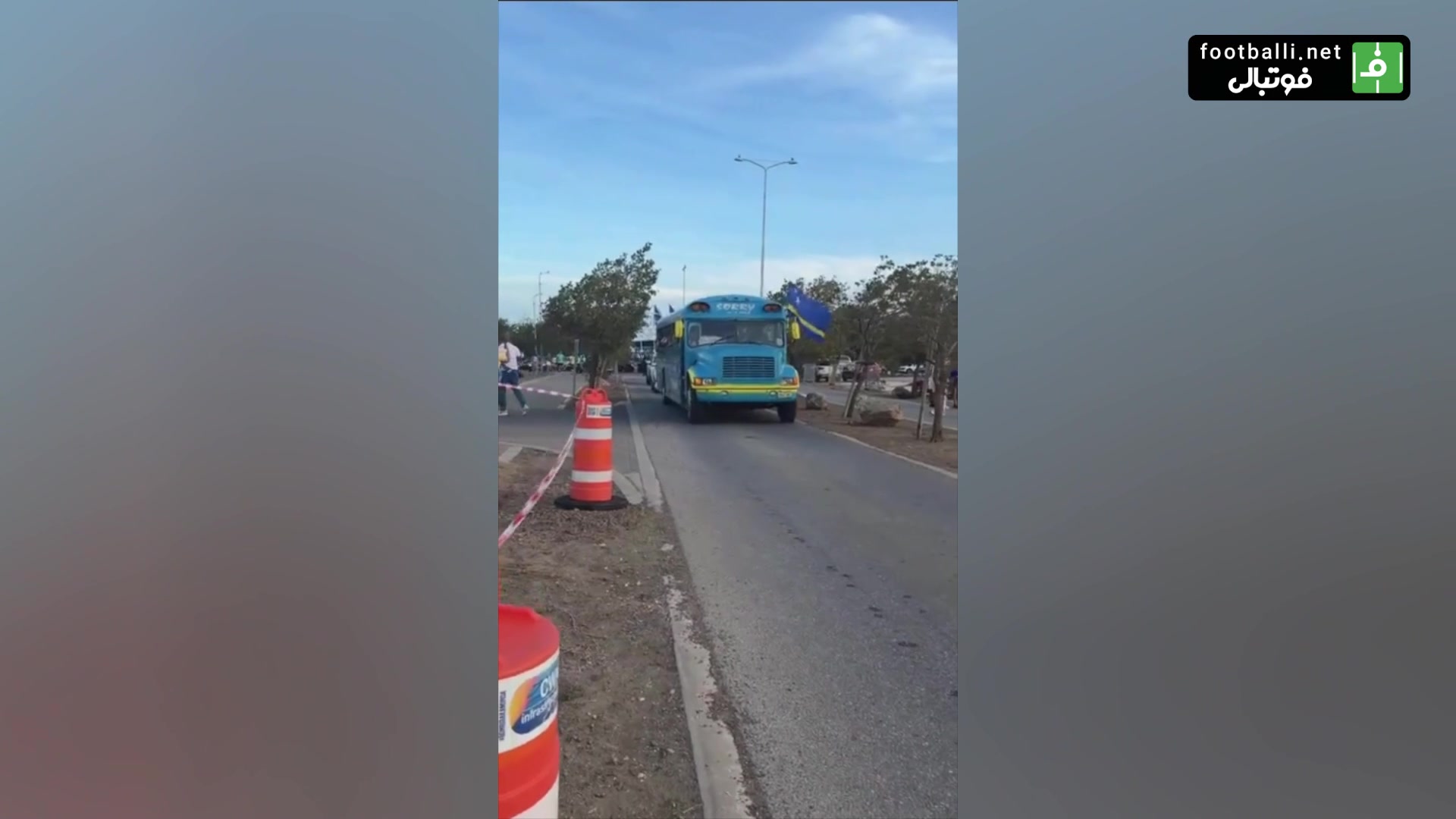 سفر بازیکنان تیم ملی کوراسائو به آمریکا با اتوبوس مدارس