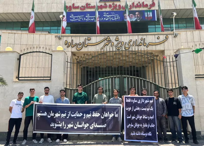 تجمع بازیکنان تیم لیگ برتری مقابل فرمانداری (عکس)