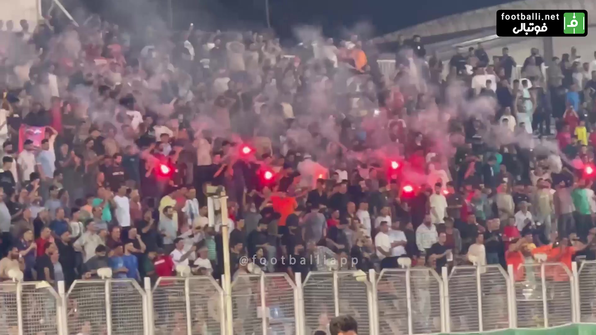 شادی و پایکوبی بازیکنان نساجی بعد از برد خانگی