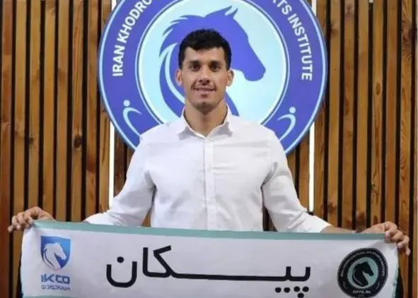 دروازهبان سابق تیم ملی به پیکان پیوست