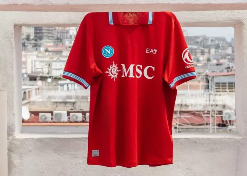 پیراهن خاطرهانگیز ناپولی به یاد قهرمانی با مارادونا