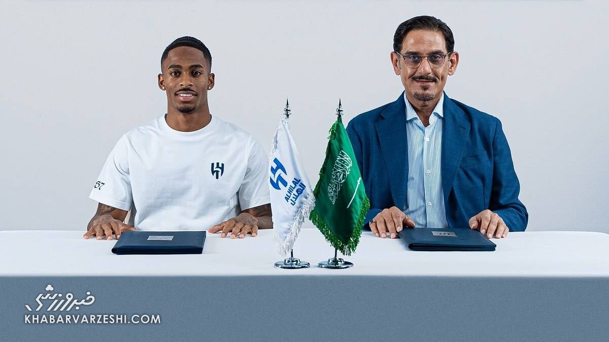 ستاره منچستریونایتد رسماً به الهلال پیوست/ رونمایی از خرید گرانقیمت عربستانیها +عکس