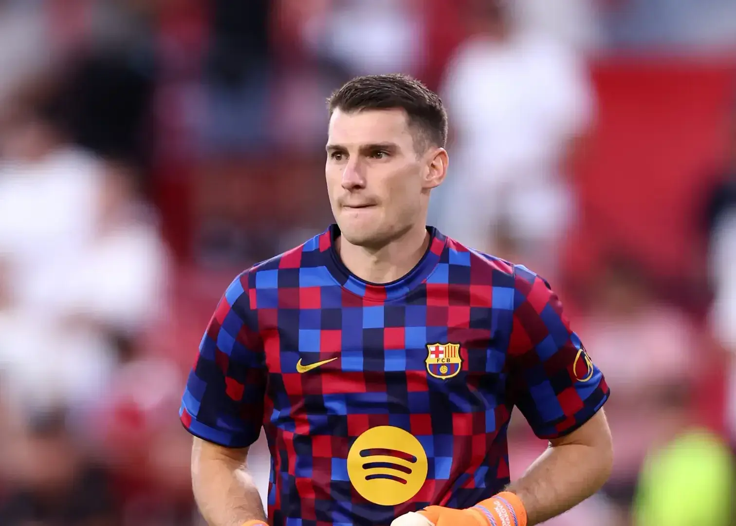 2543884