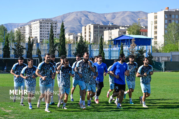 آبی ها همچنان در انتظارند؛ پنجره استقلال همچنان بسته است/ خریدهای جدید در خطر از دست دادن فصل
