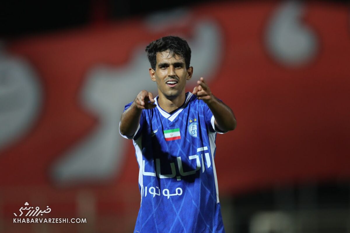 هدیه خاص وینگر استقلال به سرمربی پرسپولیس!