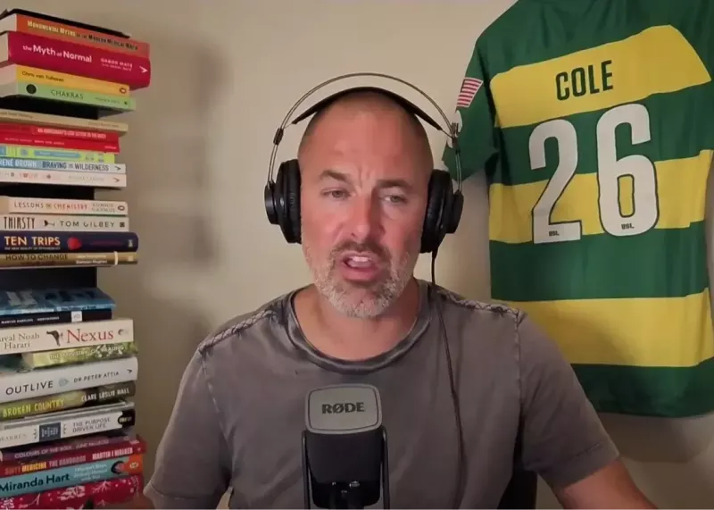 اسطوره لیگ برتر باشگاه انگلیسی را مسخره کرد!