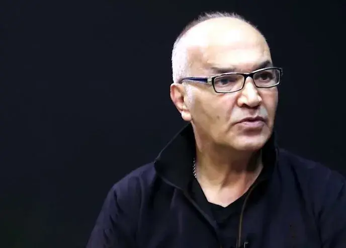 رجبی: فیروز کریمی مراقب ادبیاتش باشد