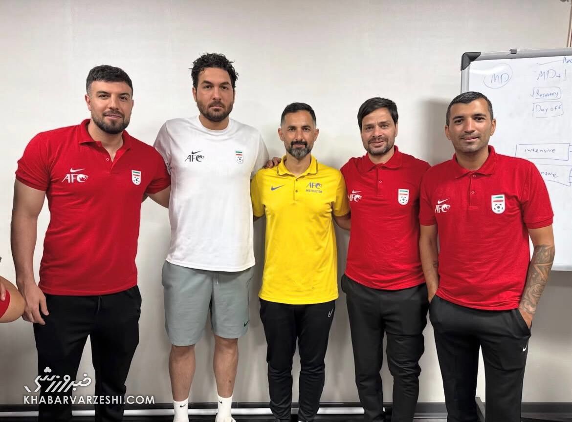 علیرضا حقیقی و دیگر ستارگان پرسپولیس در کلاس مربیگری