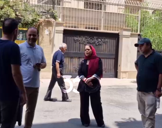 «آمدیم مطالبهگری کنیم» 🎞 گفتوگوی هواداران پرسپولیس با محسن خلیلی مقابل درِ باشگاه
