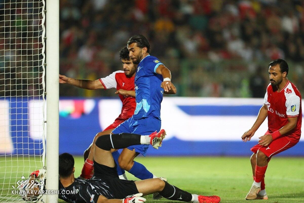 گل مشکوک استقلال خوزستان به پرسپولیس مردود بود؟/ توپ کامل از روی خط رد شد؟ +عکس