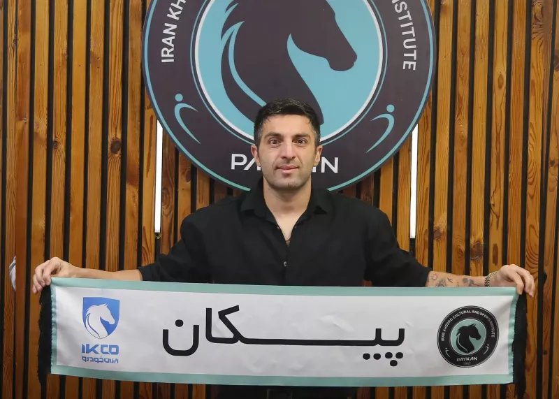 نریمانجهان پیکان را چوبله کرد! (عکس)