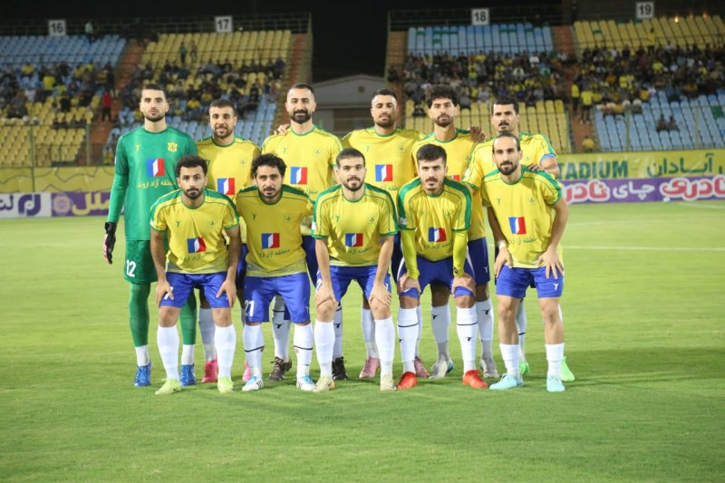 بلبشو در آبادان: بازیکنان پشت سرمربی درآمدند!