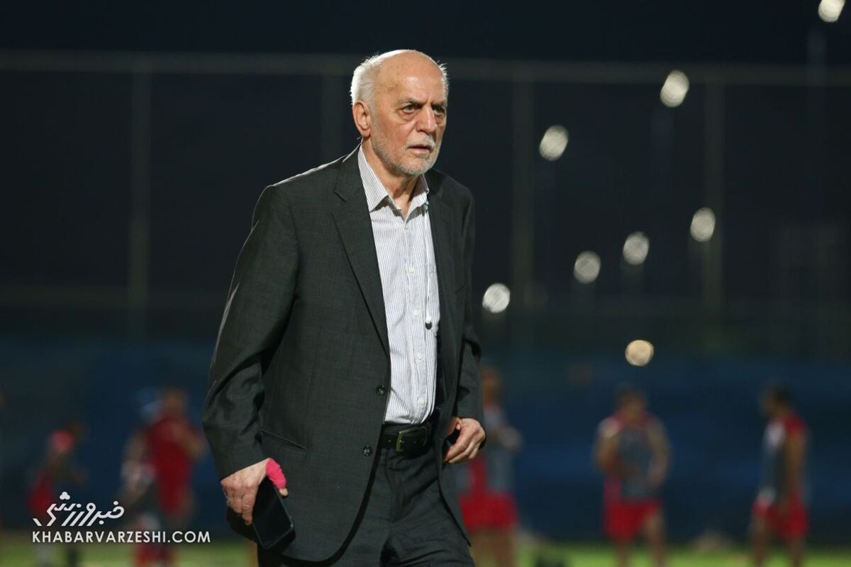 سپاهان مجوز داخلی ندارد، چطور به آسیا میرود؟/ کشوریفرد و یکی از مدیران استقلال همشهری هستند/ خودتان را سرکار گذاشتهاید یا مردم را؟