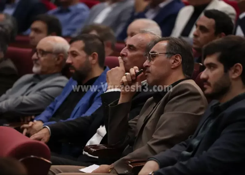 شمسآذر خیال همه را از نیمکت راحت کرد