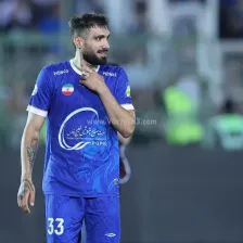 یک سال بعد، عارف همان بازیکن پیکان نبود
