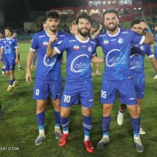 ویدیوی باشگاه استقلال بعد از پیروزی مقابل پیکان؛ سهراب سر آسانی را بوسید