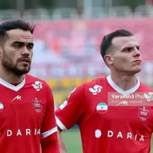 مدافع مازاد پرسپولیس: بگذارید بمانم و رقابت کنم!
