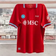 پیراهن خاطرهانگیز ناپولی به یاد قهرمانی با مارادونا