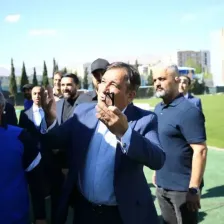 هشدار تاجرنیا به خارجی‌ها: باید برگردید!