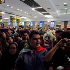 تشویق رامین رضاییان به شیوه ای که کوین دی بروینه تشویق می شود