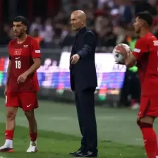 زیدان طلسم ۳۲ ساله فرانسه را شکست