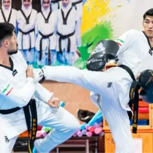 با هر کسی ضد رونالدو باشد، مشکل دارم!