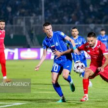 پوشش زنده ؛ آغاز صدوهفتمین دیدار تیمهای فوتبال استقلال و پرسپولیس در نصف جهان
