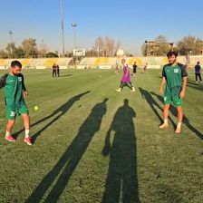 گرم کردن بازیکنان کاراگستر با توپ تنیس پیش از بازی با سایپا