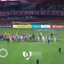 جنگ تمامعیار در آمریکای جنوبی 🎞 صعود بوکا جونیورز به نیمهنهایی سودامریکانا در دور برگشت مرحله یکچهارم نهایی سودامریکانا، سائوپائولو و بوکا جونیورز به تساوی ۱-۱ رسیدند تا نماینده آرژانتین با برتری ۲
