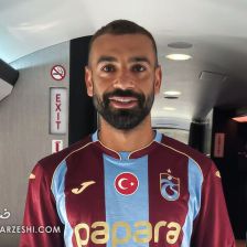 فوری| محمد صلاح در هواپیما به ترابزون اسپور پیوست/ شماره خاص بر تن ستاره مصری