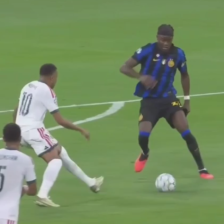 اشتباه کنی این‌طوری جریمه می‌شی 🔸رئال مادرید [۱]-۰ اینتر 🔸 ⚽️ کیلین امباپه 🔴 دقیقه ۱۴
