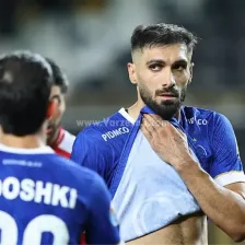 رد زخم دربی روی گلوی عارف! (عکس)