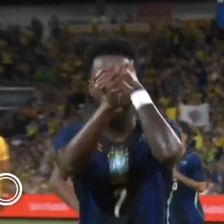 از روی نقطه پنالتی 🔸 استرالیا ۲-[۴] برزیل 🔸 ⚽️ وینیسیوس 🔴 دقیقه ۸۰
