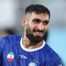 آقاسی از نشستن بیزار است!