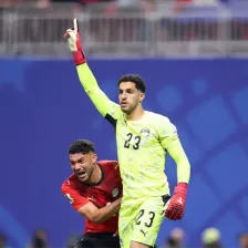 دروازهبان مصر کنار اسطورهها ایستاد