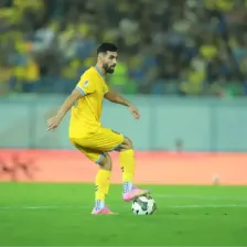 پاس گل اسدبیگی از فاصله هفتاد متری دروازه!