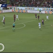 🔸 کالیاری ۰-[۱] اینتر 🔸 ⚽️ هاکان چالهان‌اوغلو 🔴 دقیقه ۹