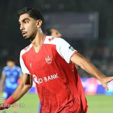 زننده گل صدرنشینی پرسپولیس: بوسیدن لوگو؟ عشق بچگی!/ گلزن مهم نیست بردن مهم است