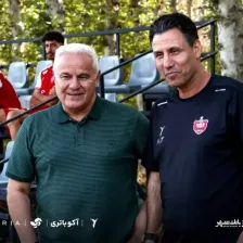 سرمربی پرسپولیس در کنار منتقد مشهور! (عکس)