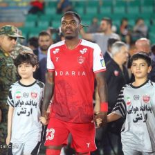 بیفوما: به خاطر پرسپولیس قید تیم ملی را زدم/ مردم ایران با همه مشکلات لبخند میزنند/ زندگی شخصی من هیچ حاشیهای ندارد!
