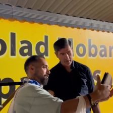 ویدیو| عکس گرفتن طرفداران استقلال با کریم باقری!