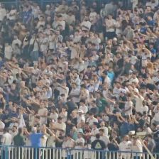 تشویق مازیار زارع توسط هواداران ملوان