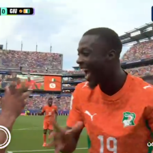 روی اشتباه مدافعان ساحل عاج [۱]-۰ کوراسائو ⚽️ په‌په ⏱️ دقیقه ۷