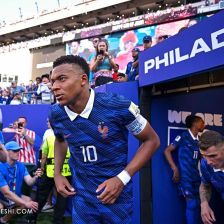 این وحشی بهجای شیر مادر با مکیدن نارگیل بزرگ شده/ پاسخ امباپه به پیام زشت و توهینآمیز: خیلی حقیری زن نالایق!