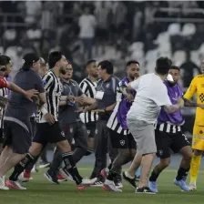 حذف بوتافوگو با جنجال کتک زدن مربی حریف!