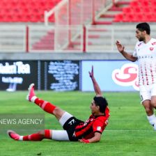 هفته نهم لیگ بیست‌وششم؛ نیمه اول بازی پرسپولیس و مس شهربابک با یک اخراج و یک گل