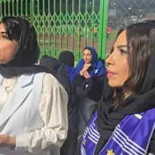 تماشاگران ویژه برد استقلال: زنان سرشناس!