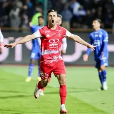 ستاره پرسپولیس در آغوش بزرگان تاریخ فوتبال ایران!